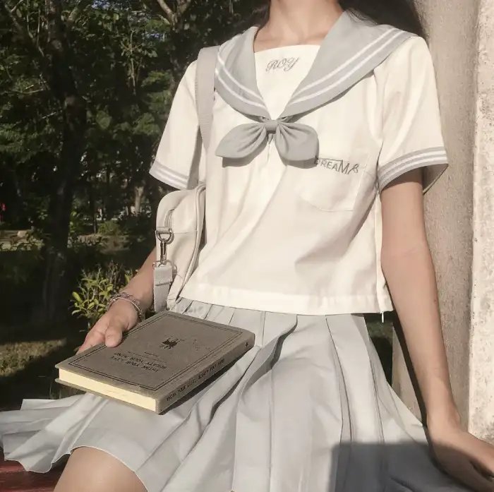 盛装 海报